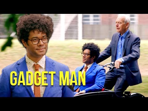 Richard Ayoade &amp; John Humphries commute to work | Gadget Man